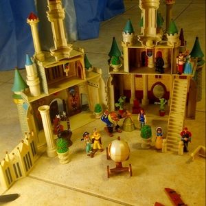 Cinderella Castle 2000. Excellent condition..